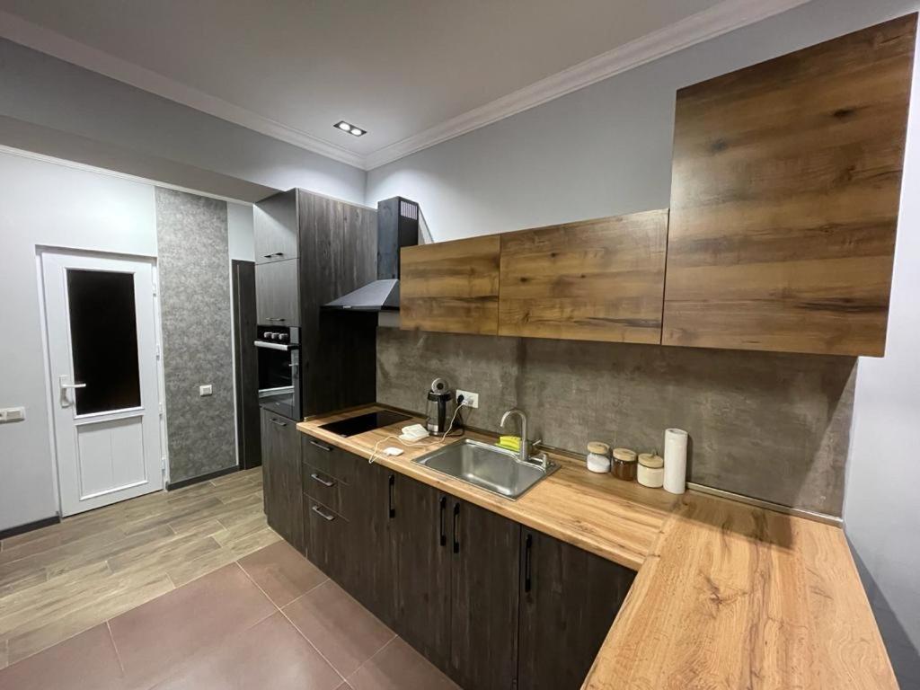 One Central Apartment Erivan Exterior foto